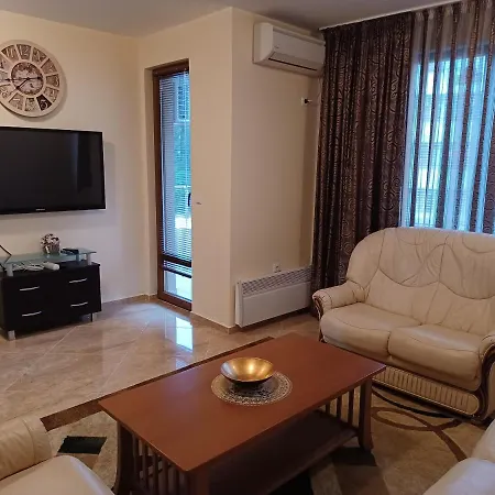 супер център Zheleva Apartment *