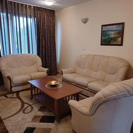 супер център Zheleva Apartment Pomorie