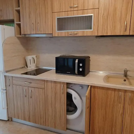 супер център Zheleva Apartment Pomorie